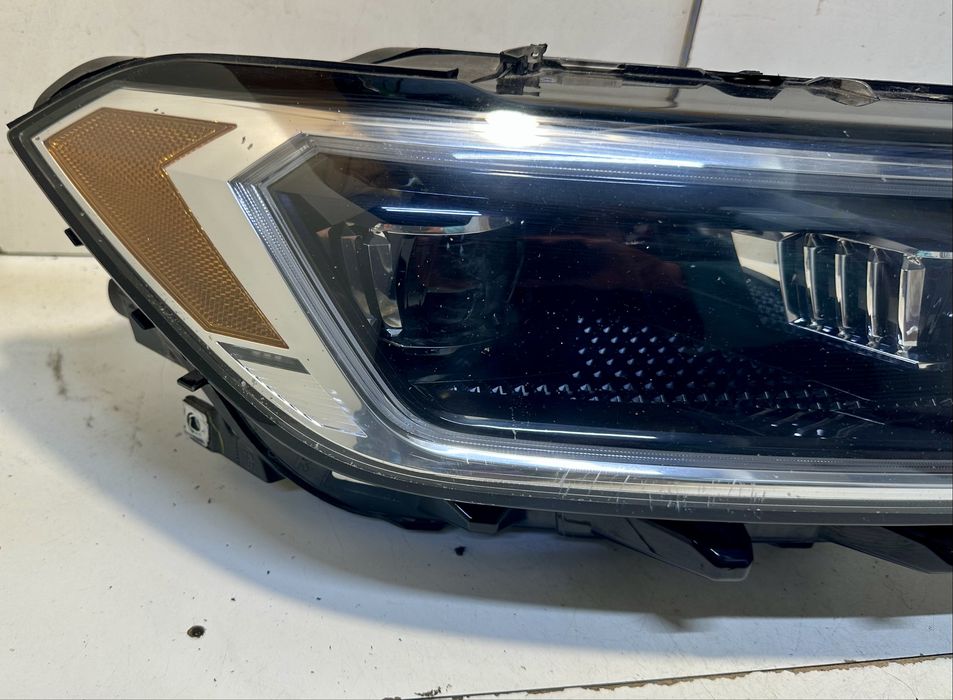 Правая фара Volkswagen Jetta mk7 Led USA 17A941036C