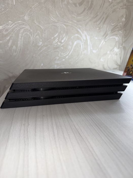 Sony PlayStation 4 Pro 1TB + 2 геймпади + MK11