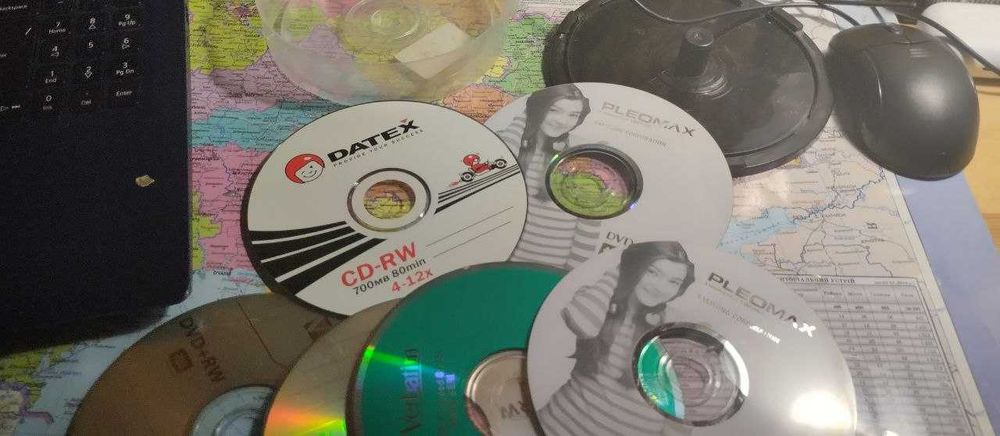 Диски DVD практично нові