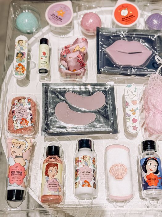 Адвент календар disney ,косметика дитяча, іграшки, подарунок