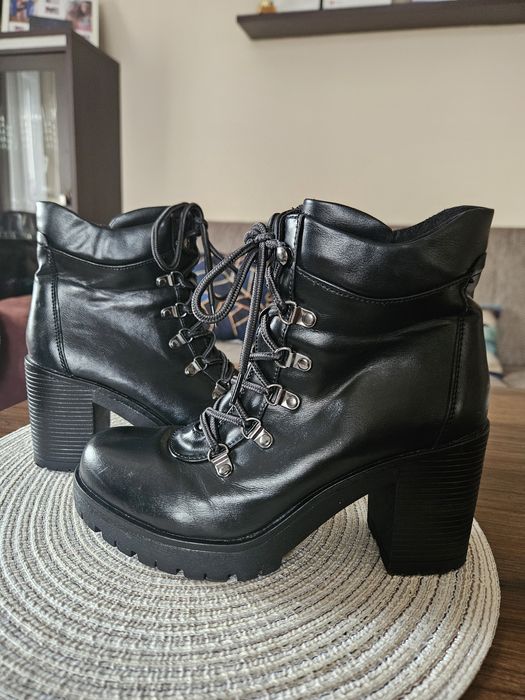 Botki Jenny Fairy na słupku wiązane 38