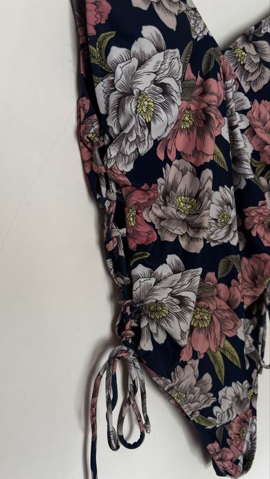 Fato de banho floral azul e rosa
