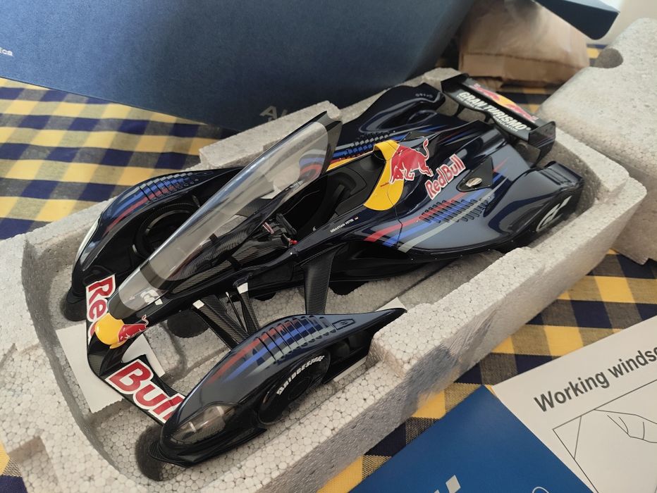 Red bull X2010 AutoArt 1/18