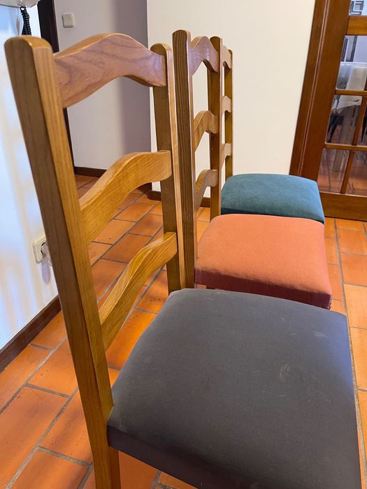 3 cadeira em madeira maciça