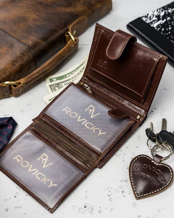 skórzany portfel męski brązowy pionowy z zapięciem