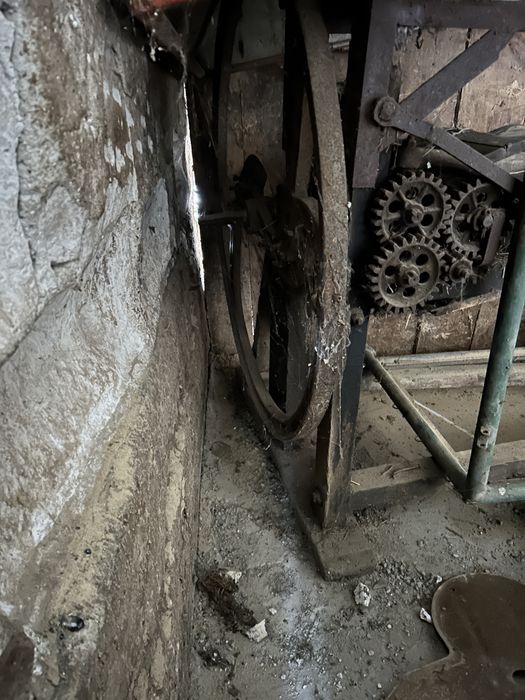 Stara sieczkarnia  do pokrzywy , konczyny