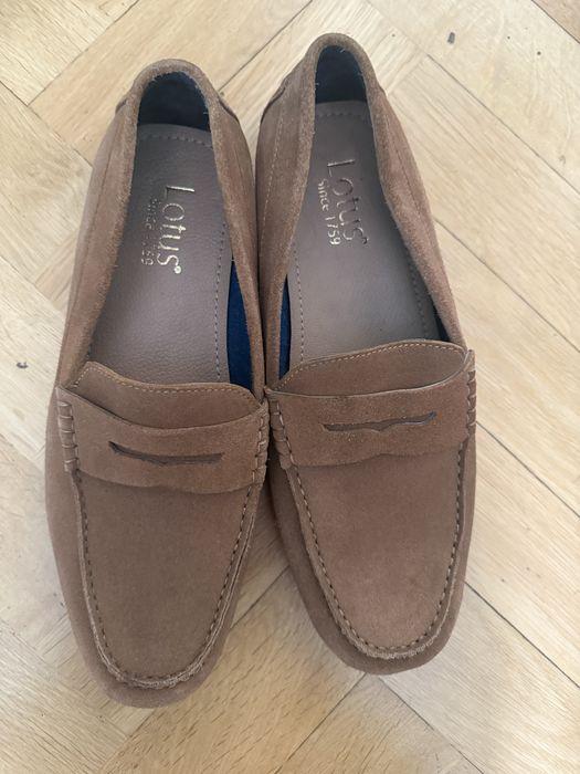 Mikasyny Lotus, UK 9, EU 43, nowe, zamsz