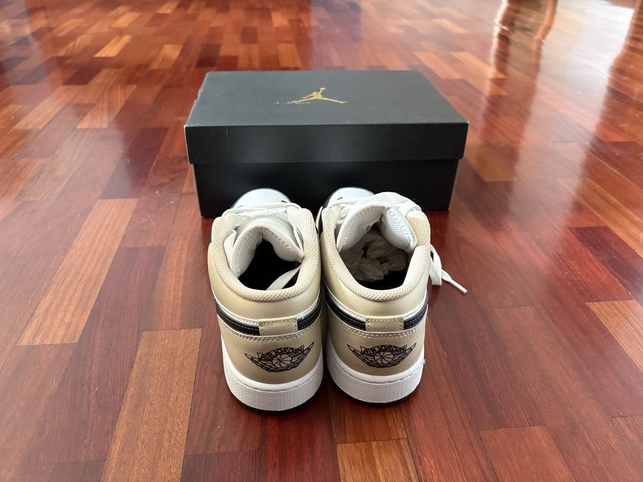 Air jordan tamanho 40 pretos e bege