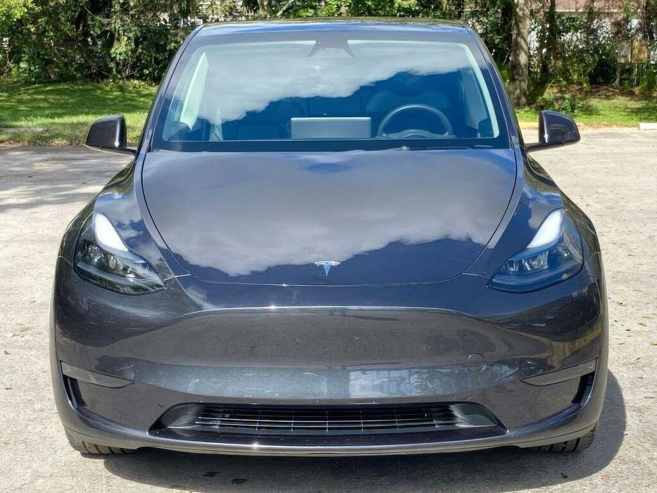 Tesla Model Y Long Range      2023