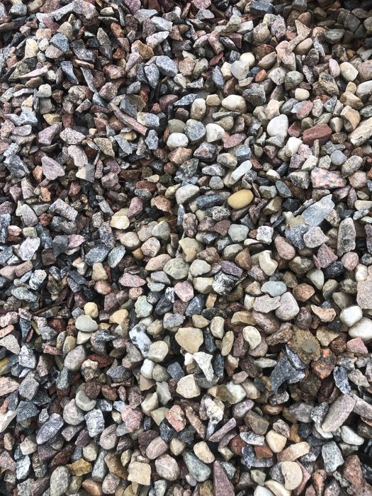 Żwir kamyczek piasek czarnoziem