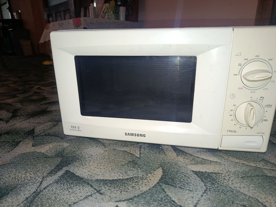 Мікрохвильовка Samsung (не гріє) — на запчастини. Ленківці