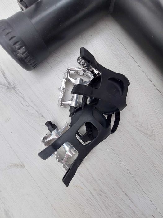 Bicicleta de Sprinting BH com mudanças Shimano e pedais mistos
