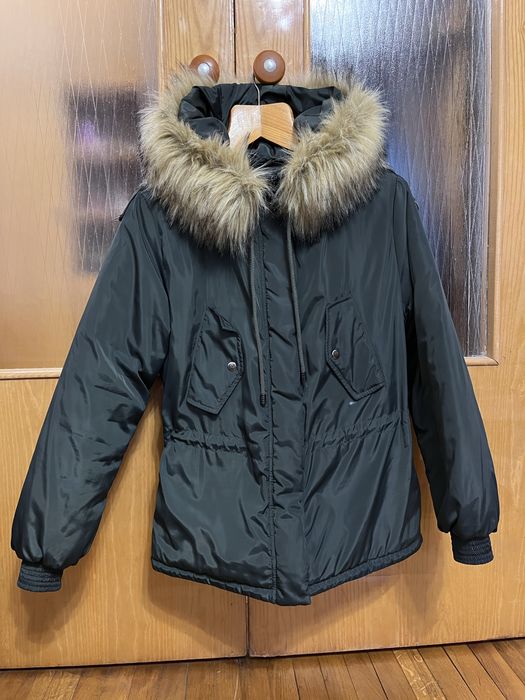 Курточка зимова.
