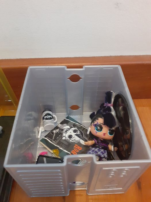 Boneca LOL com gira discos