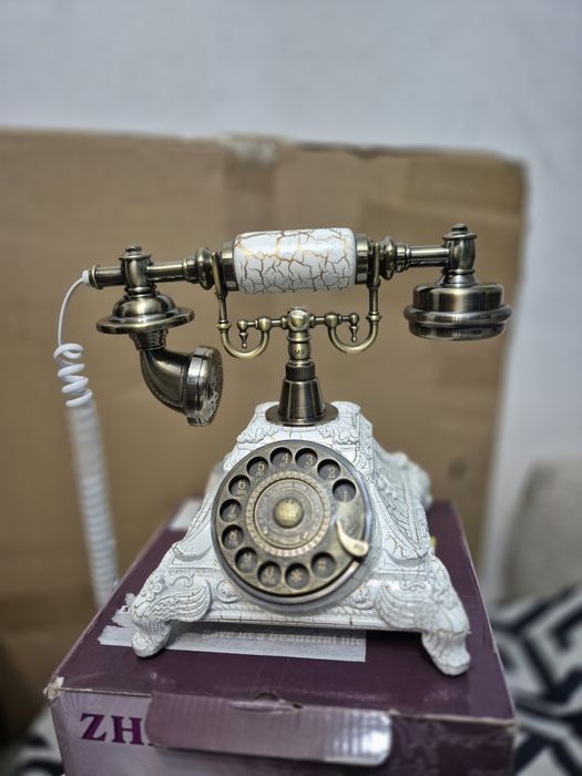 Zabytkowy telefon biurkowy Royal Vintage Telefon przewodowy Telefon re