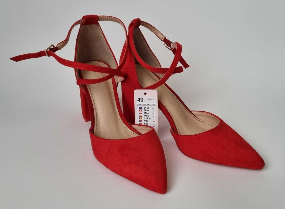 Czerwone Czółenka na słupku DeeZee