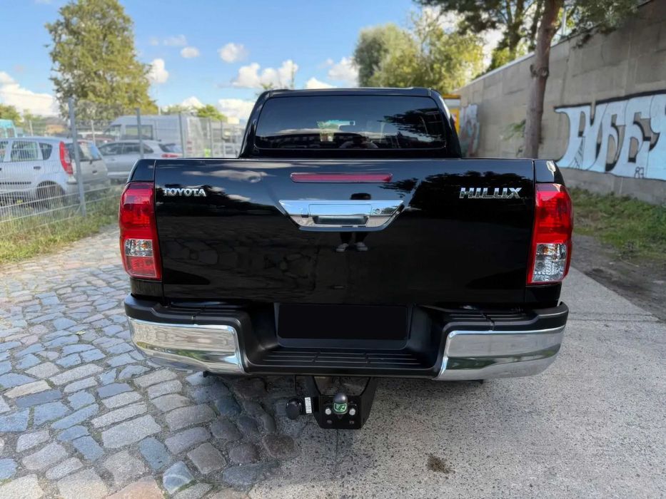 Toyota Hilux D-4D Double Cab SR5 4x4      2017
