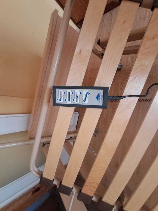 Łóżko rehabilitacyjne z materacem przeciwodleżynowym