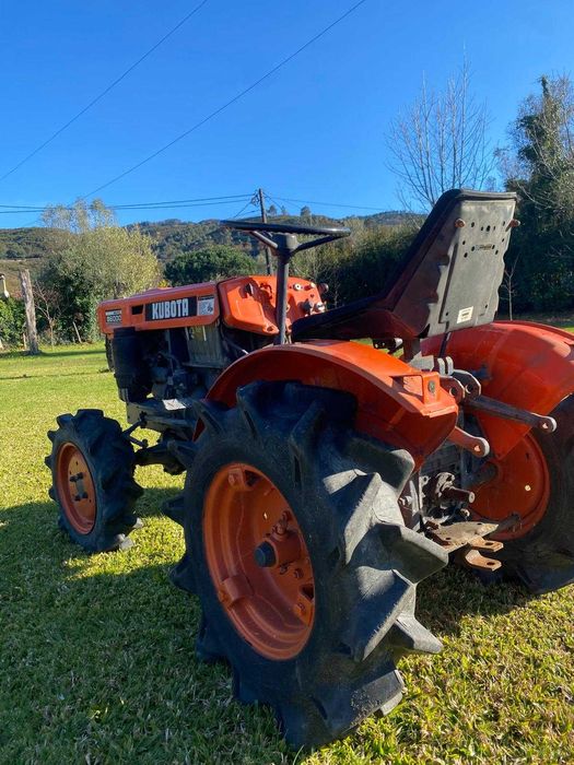 Mini Trator Kubota B6000 + 4 Alfaias