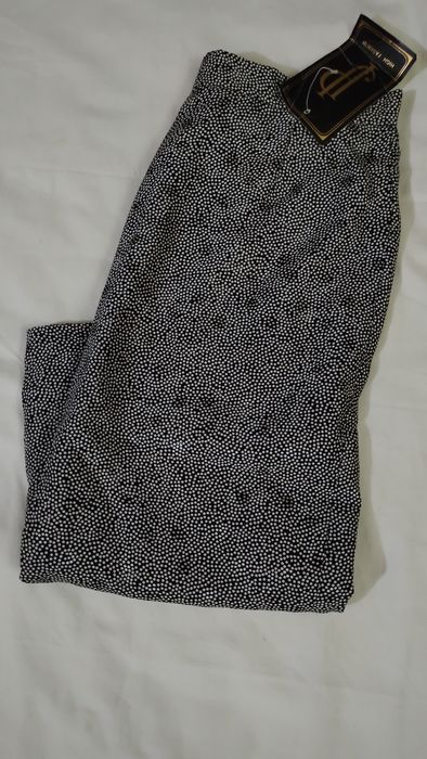 Saia direita para mulher.