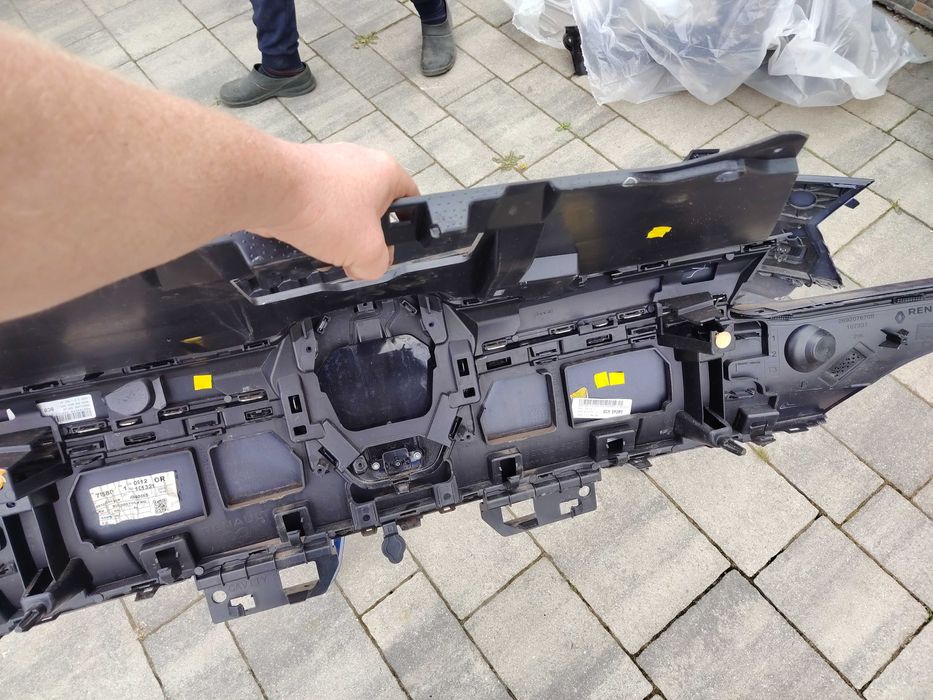 Sprzedam zderzak przód do megane 4 E-tech zderzak przód