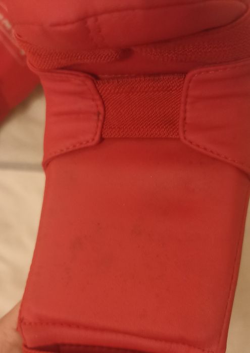 Rękawice i ochraniacze na nogi do karate
