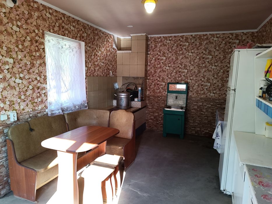 Будинок в с.Городище /25 соток ,газ ,світло ,сади