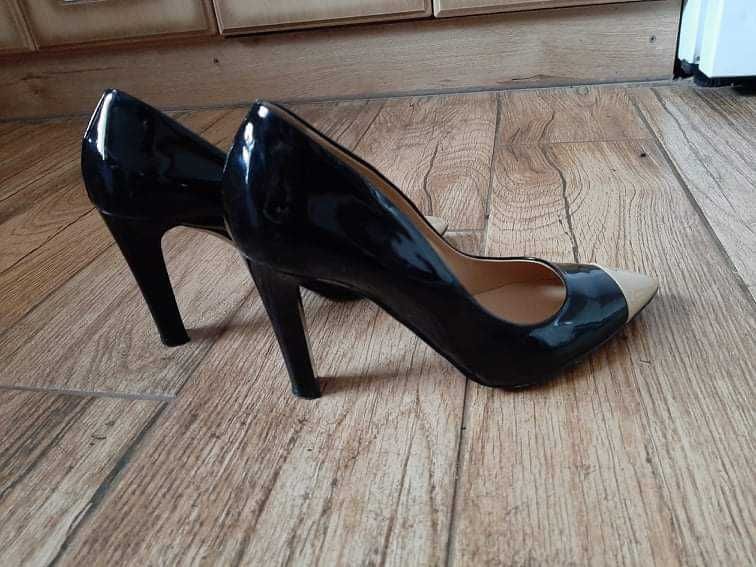 Szpilki solo femme klasyczne z beżowym noskiem