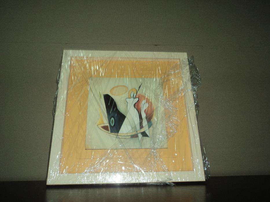 Quadro amarelo quadrado64737843846658121