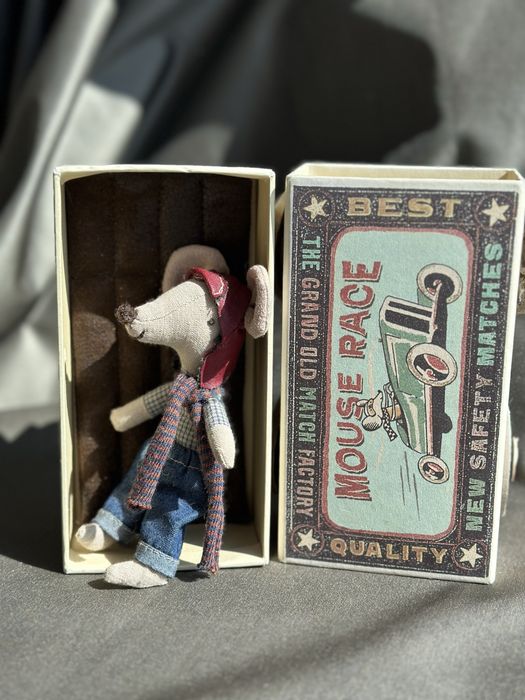 Мишеня Молодший Брат у сірниковій коробці «Гонки» (Maileg Little Brother Mouse in Matchbox - Mouse Race).