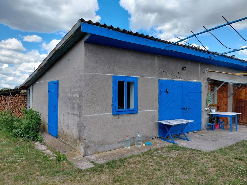 Половина будинку в селі Заводське  з усіма умовами за 60 км від Львова