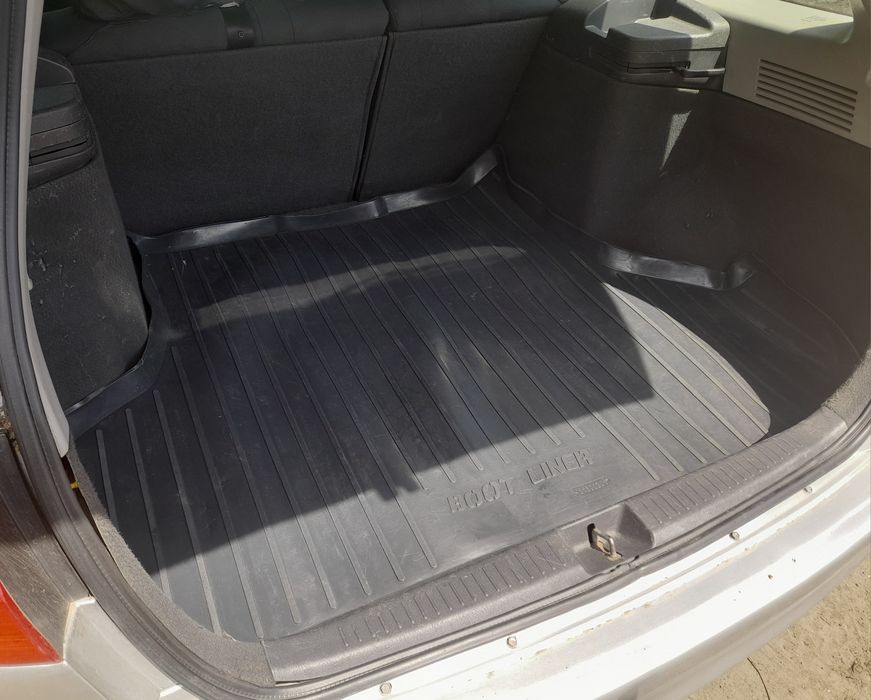 Toyota avensis t 22 , 2.0 td 2002 года