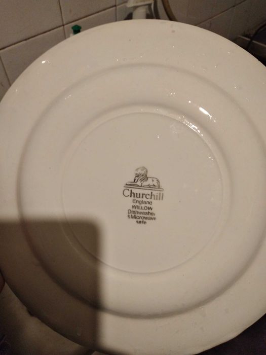 Recheio de loiça fina inglesa e nacional de marca 3 serviços e outros