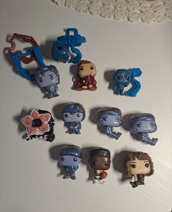 Figurki kinder joy stranger things