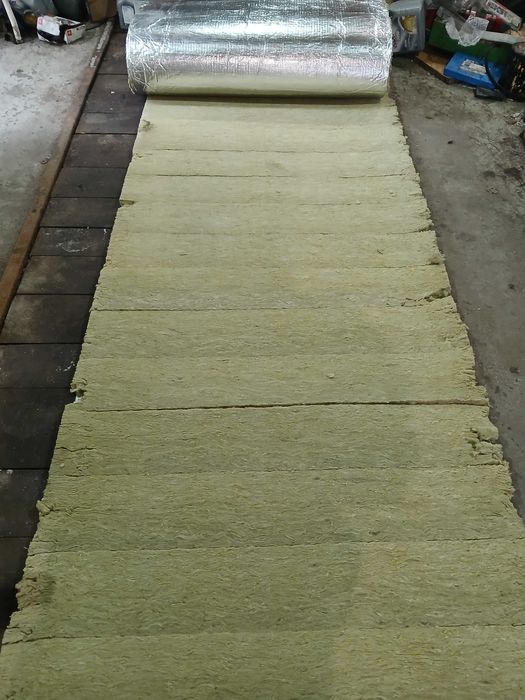 Wełna na folii aluminiowej