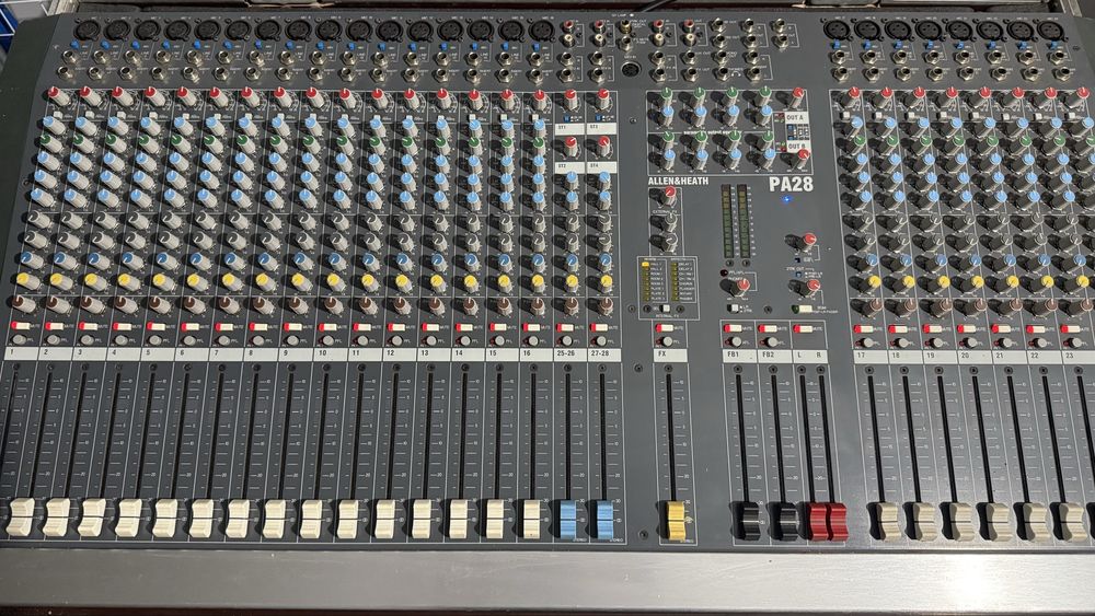 Allen & Heath PA28 + case
