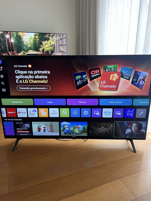 Uma Smart TV 4K 65polegadas