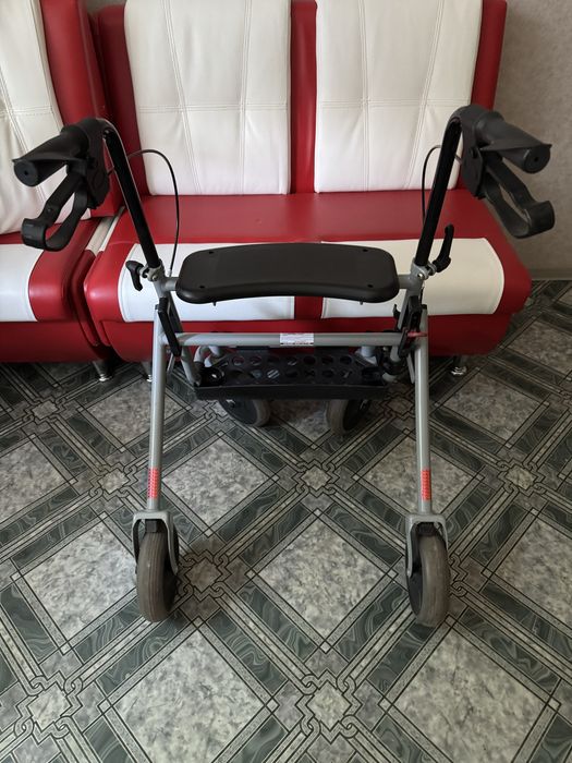 Сталевий роллатор