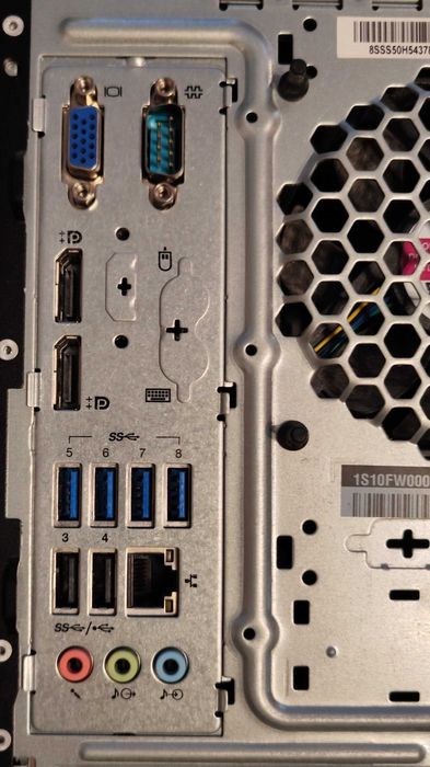 Komputer stacjonarny LENOVO ThinkCentre M800 z Windows 10