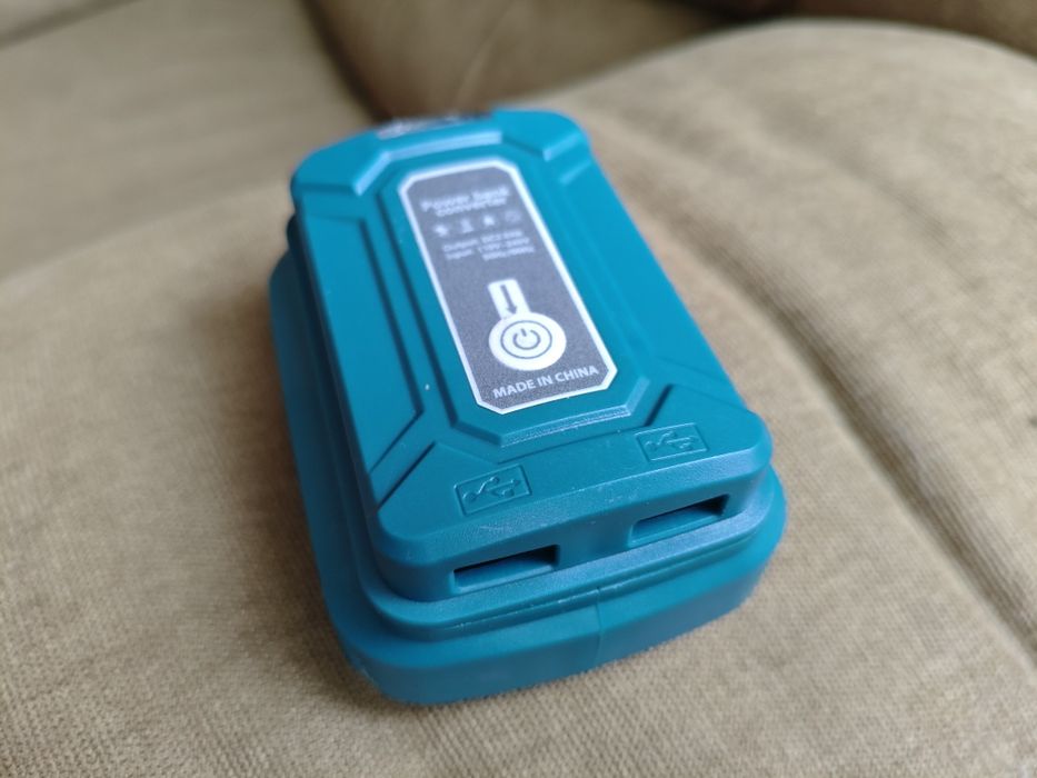 Адаптер Power Bank для аккумулятора Makita 18V / 2x USB / LED фонарик