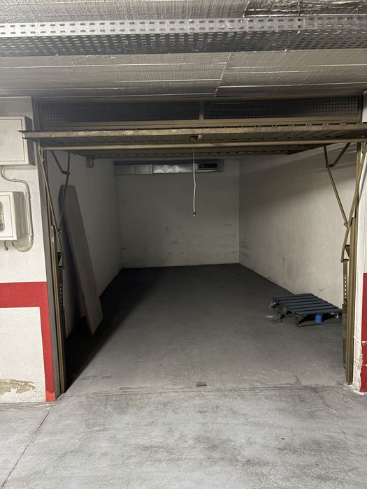 Garagem Fechada (debaixo da Clini Fatima/Pingo Doce )