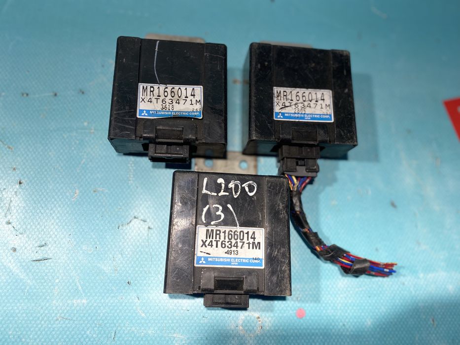 Блок управління деференціалом Mitsubishi L200 Pajero Sport 1 модуль