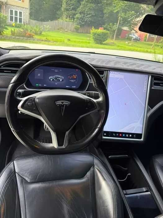 Tesla Model S P85D      2015