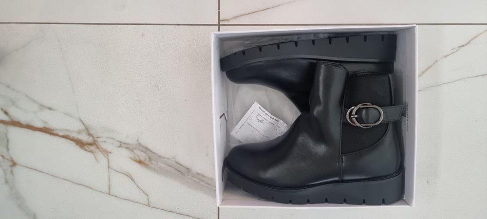 Nowe skórzane ocieplane botki 38