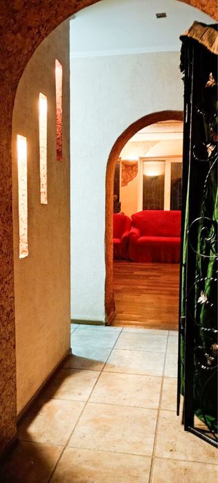 Здам будинок подобово перший поверх сауна басейн проектор