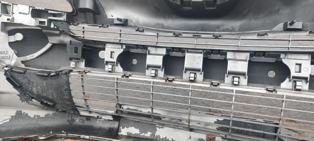 Бампер пежо 308 (2008р.) решітки