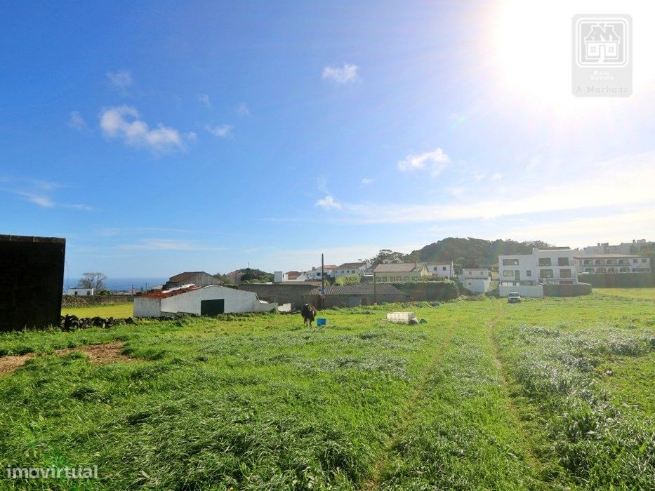 VENDA de AMPLO TERRENO com potencial para Construção - Fajã de Cima...