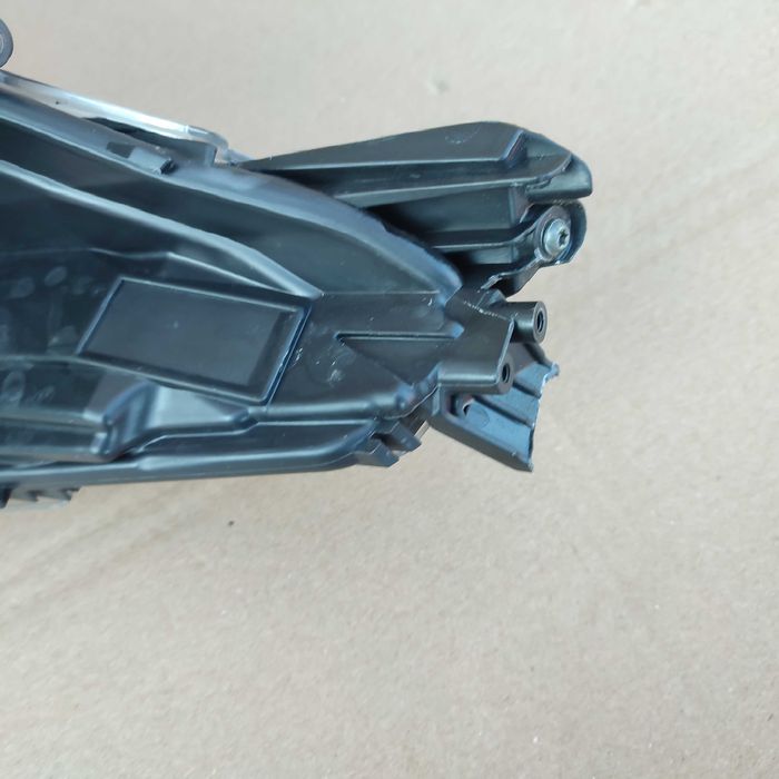 Toyota Corolla XII E21 kombi HB lampa lewa reflektor oryginał EU