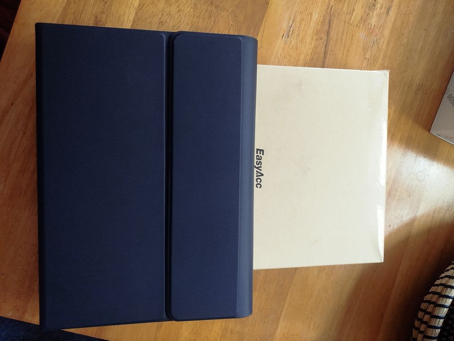 Capa com teclado sem fios (Bluetooth) integrado para tablet