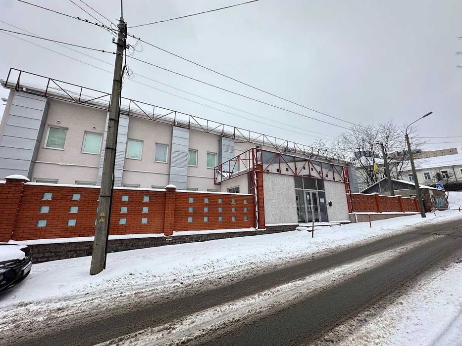 Без%! Оренда окремої офісної будівлі з великим паркінгом (1600 кв.м.)